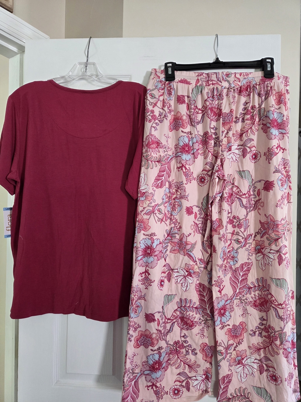 Flora Nikrooz Raspberry Short-Sleeve Top & Blush Floral Pajama Capri Pants NWT - Picture 5 of 8